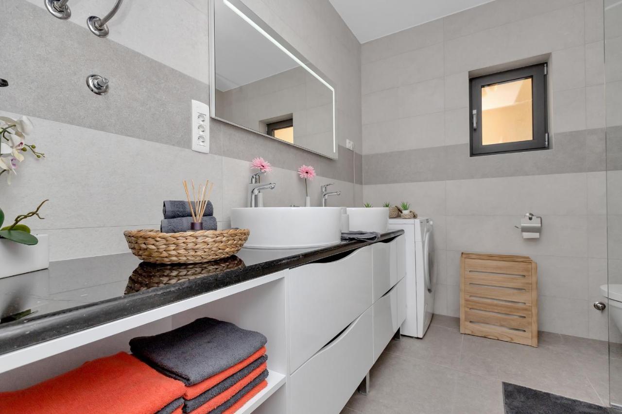 Luxury Apartment Sidro With Free Beach Parking Makarska Exteriör bild